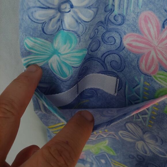 Simply Basic Flower Print Scrub Top Size M Super Soft Blue Medical Nursing - Picture 8 of 10